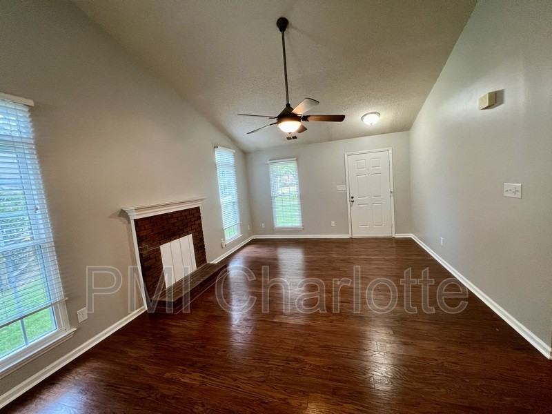 10504 Grassy Plain Ct - Photo 3 of 23