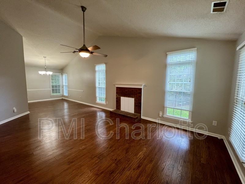 10504 Grassy Plain Ct - Photo 5 of 23