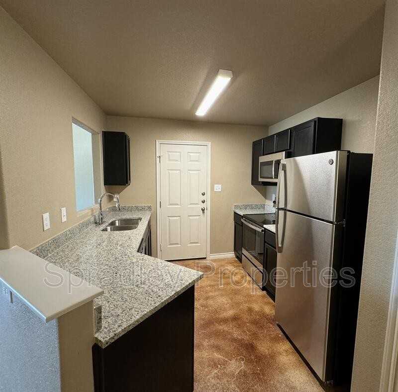 1651 Sabine Rd - Photo 4 of 11