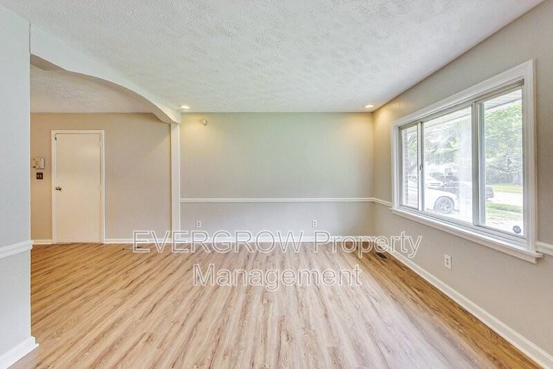 3962 Strathmore Dr - Photo 5 of 34