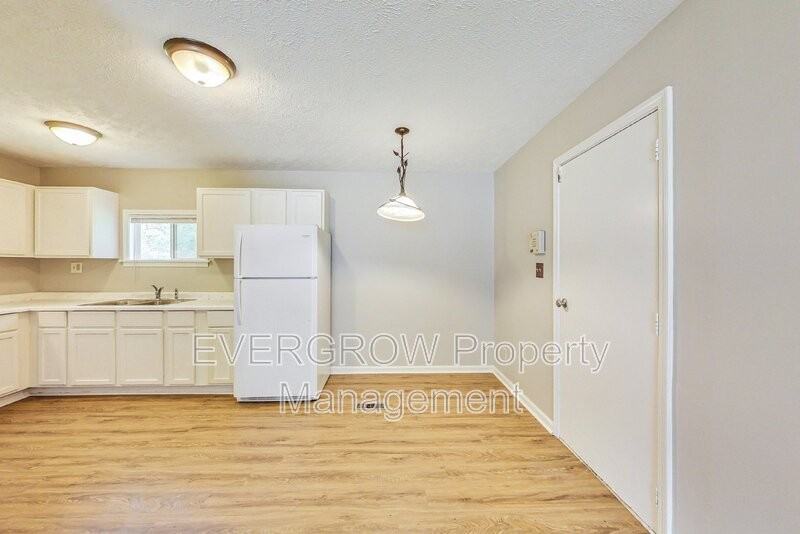 3962 Strathmore Dr - Photo 7 of 34