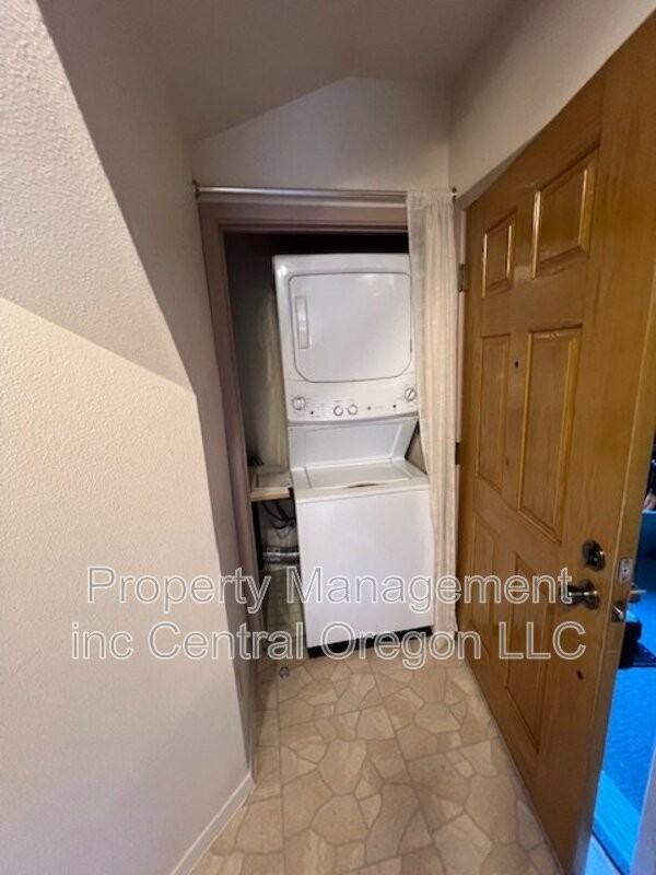 354 Ne Penn Ave #3 - Photo 3 of 9