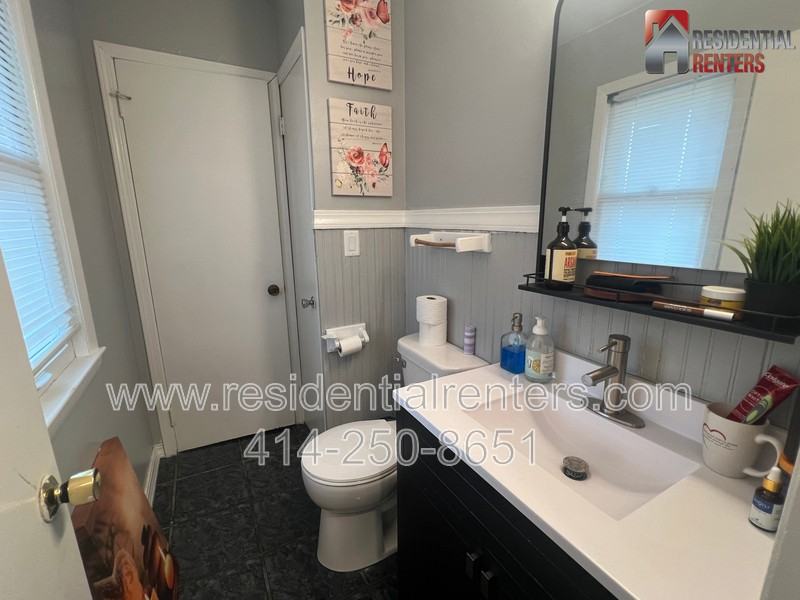 6125 W Hustis St - Photo 2 of 22