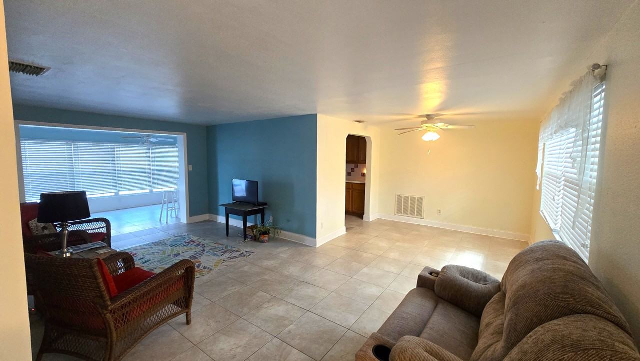 13711 Allyn Dr - Photo 2 of 28