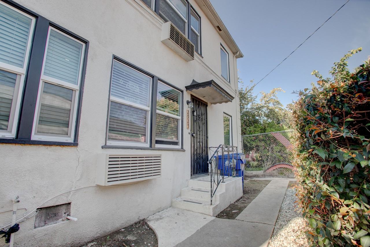 2925 San Marino St - Photo 3 of 34