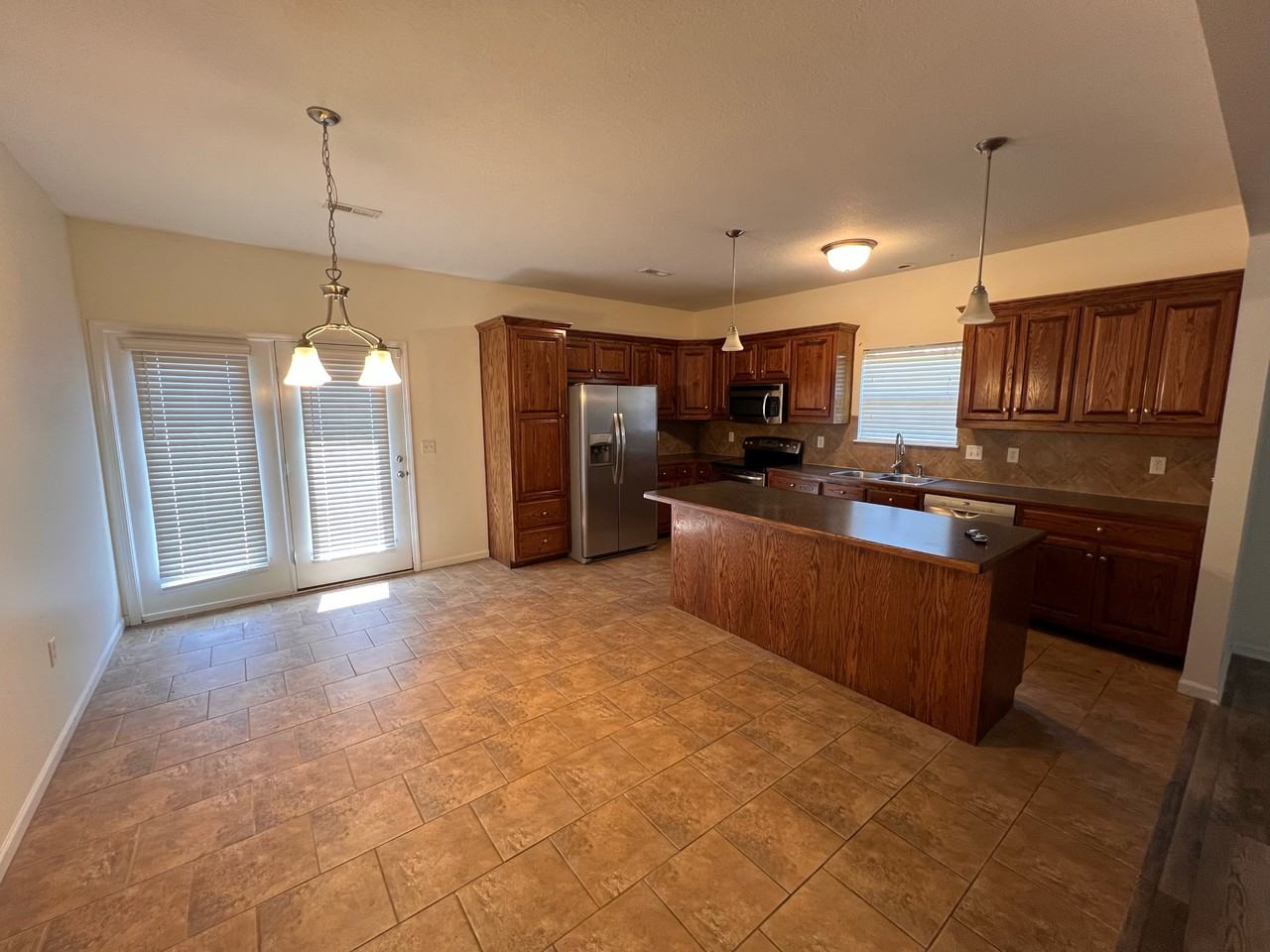 1220 Cypress Ct - Photo 3 of 9