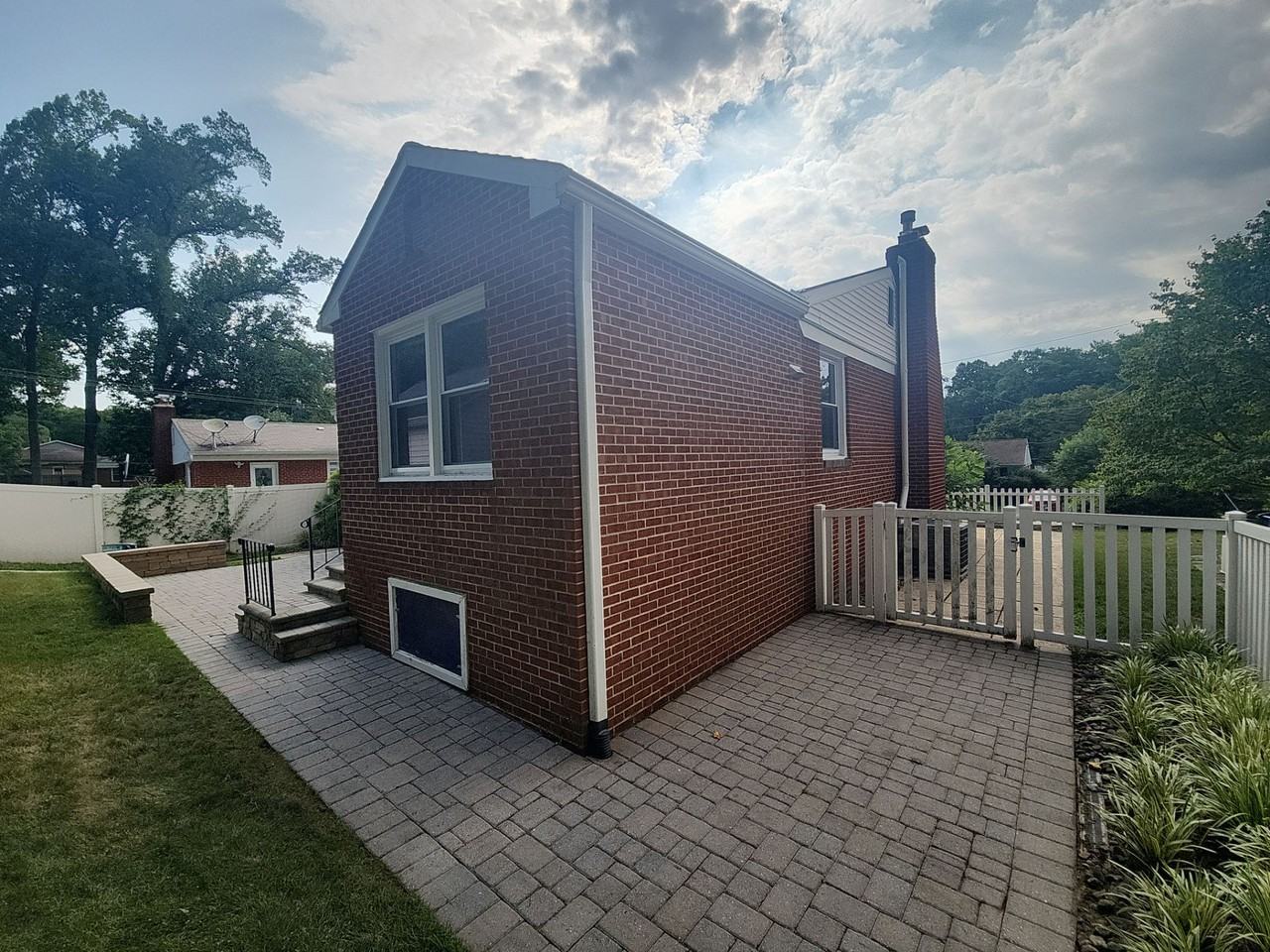 3803 Woodridge Ave - Photo 3 of 34