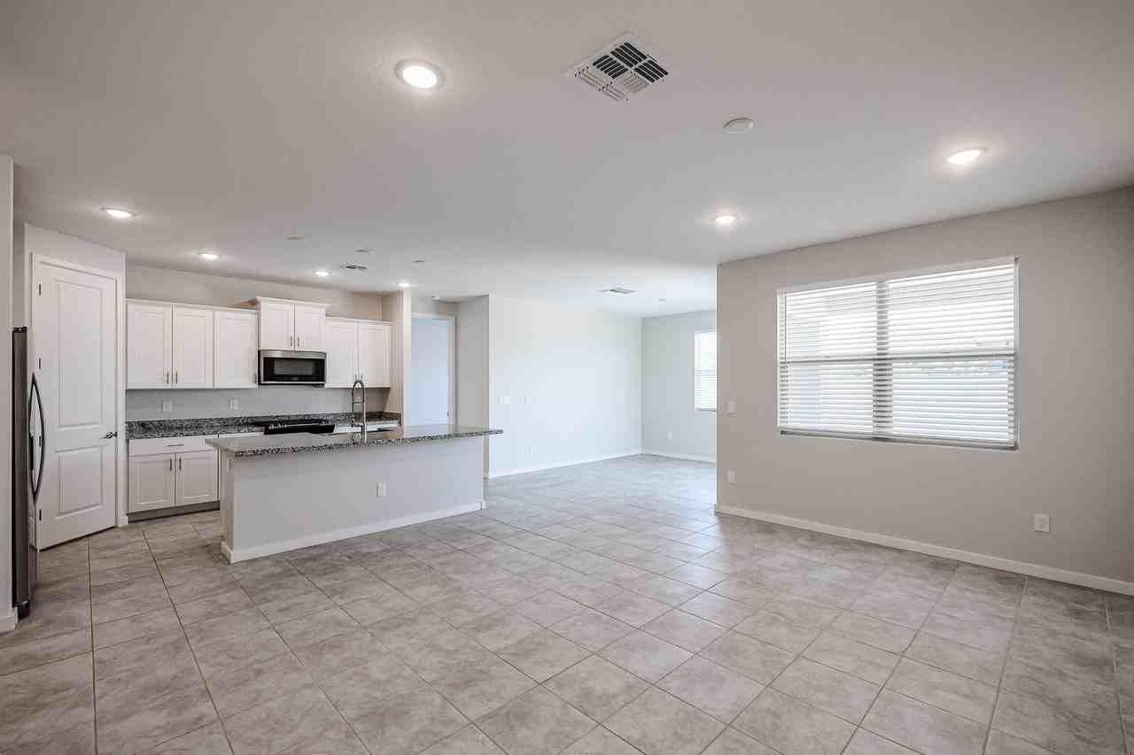 41615 W Cathedral Rock Pass - Photo 5 of 30