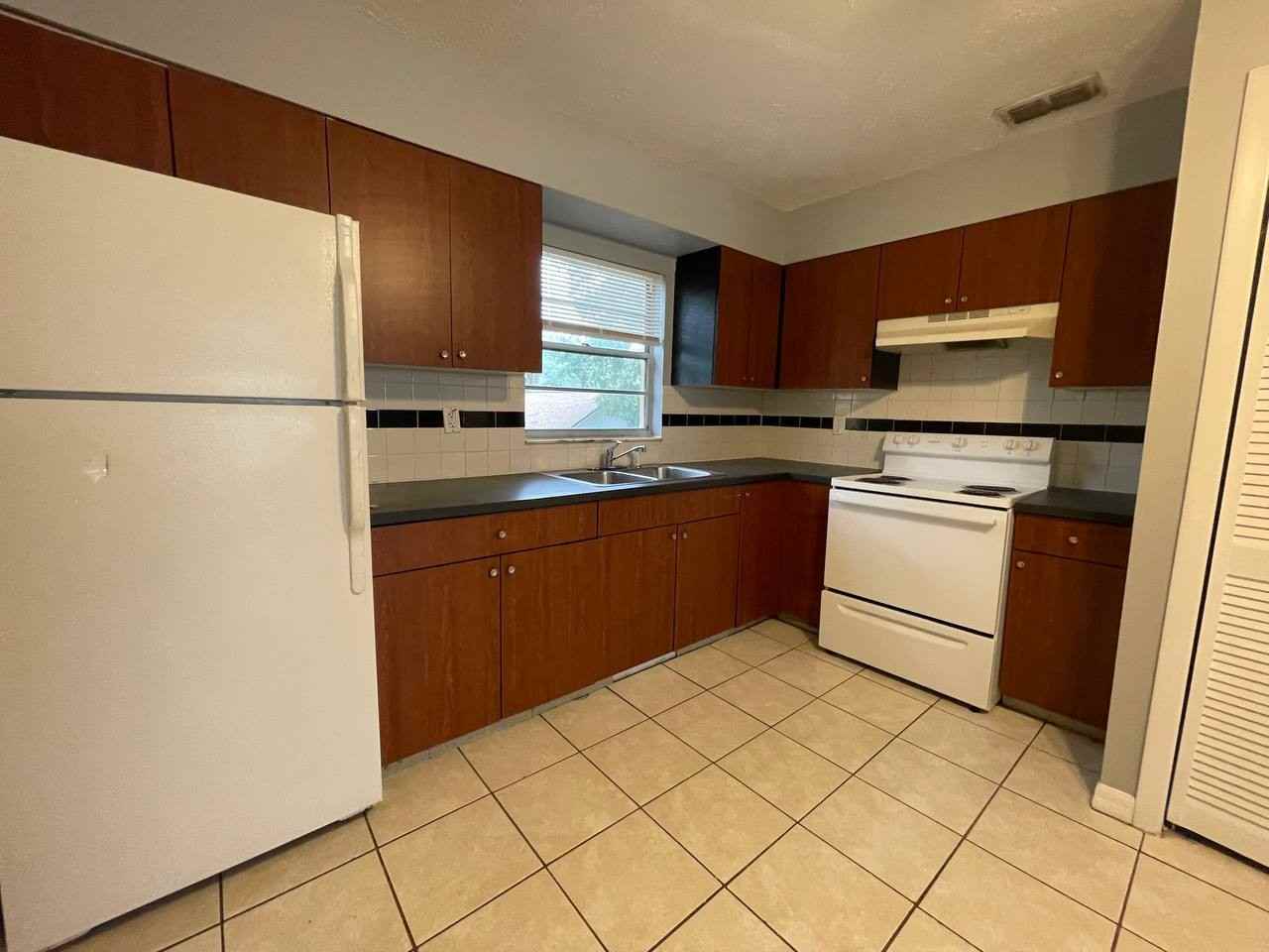 3828 Lakeshore Dr #B - Photo 3 of 14