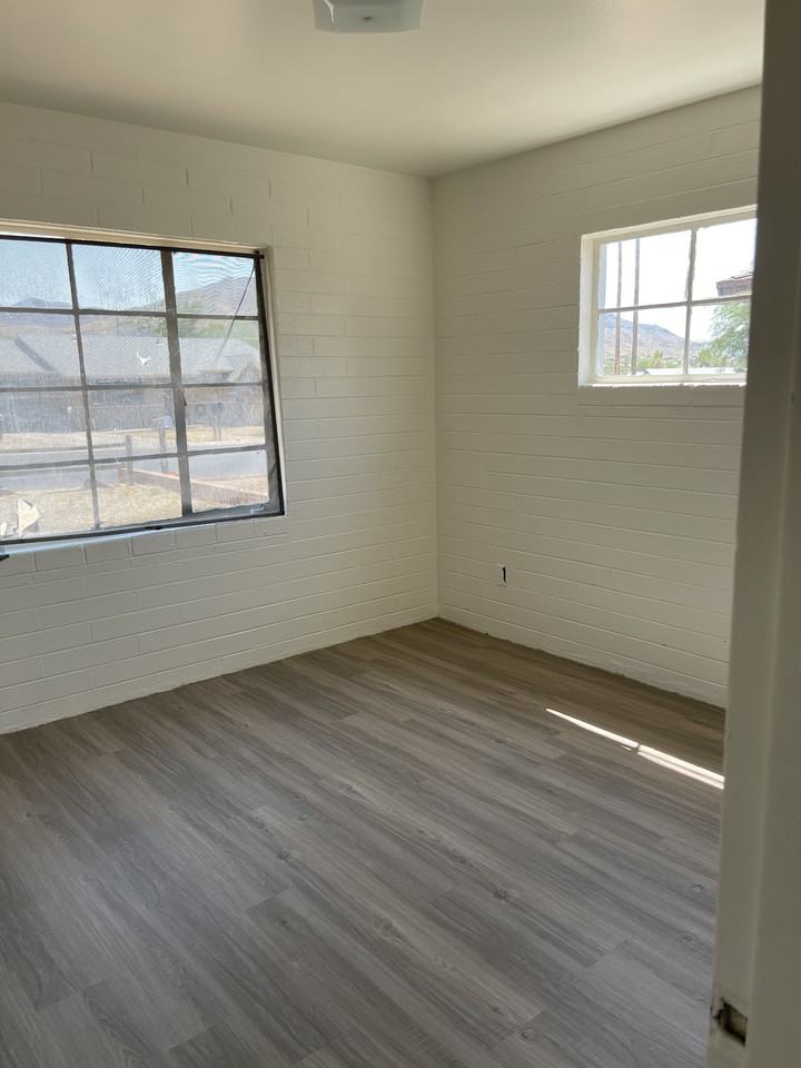 916 W Piedmont Rd - Photo 6 of 12