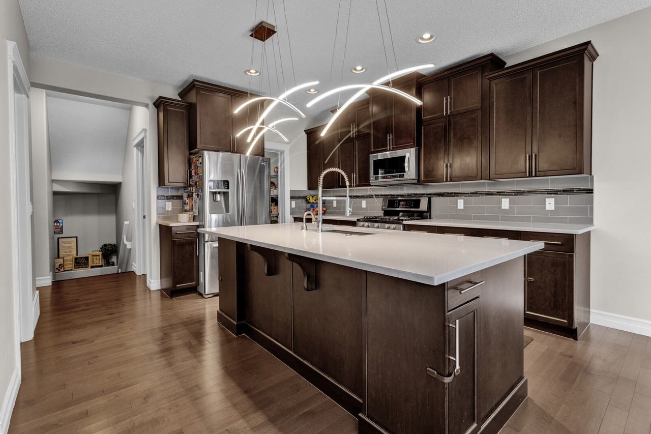 621 171 St Sw - Photo 3 of 50