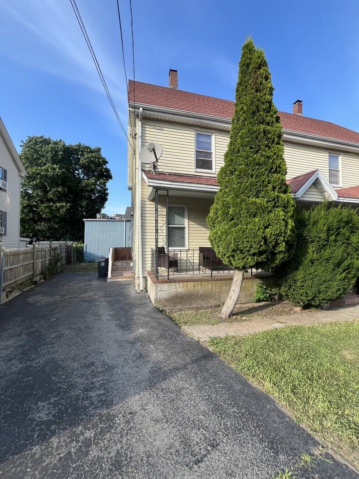 294 Whiting Ave - Photo 2 of 15