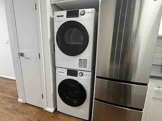 E 75th St #J - Photo 4 of 6