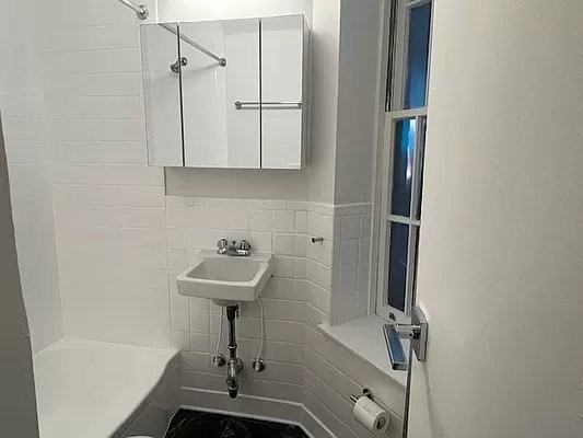 E 75th St #J - Photo 5 of 6