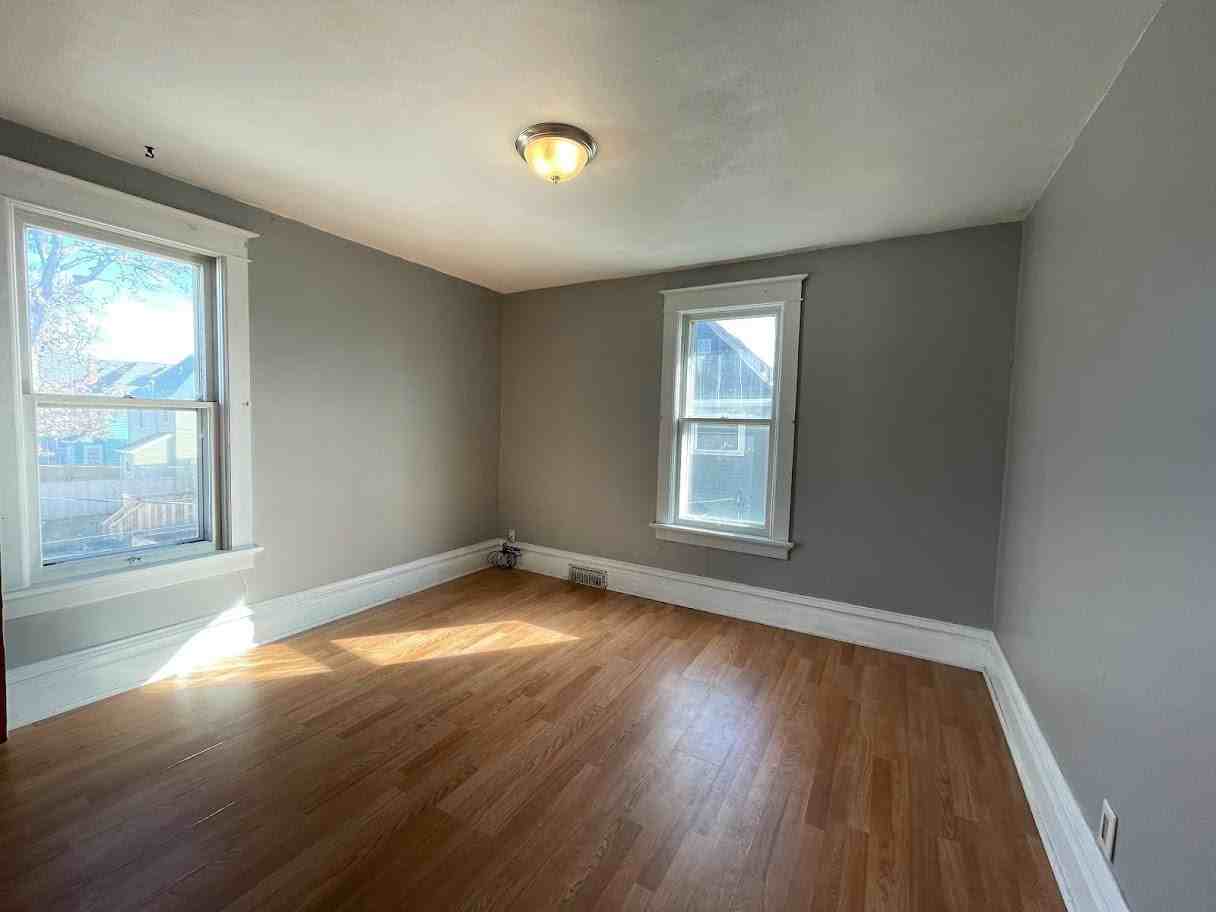 214 15th St Ne - Photo 2 of 13