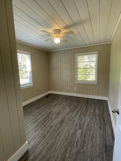 107 W 10th St - Photo 2 of 20