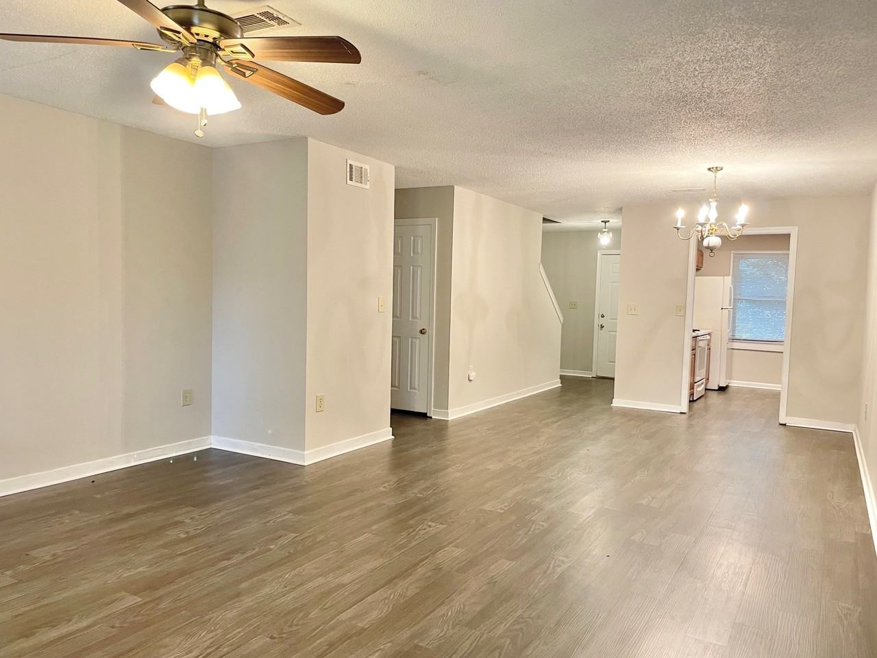 111 Amberwood Dr - Photo 2 of 11