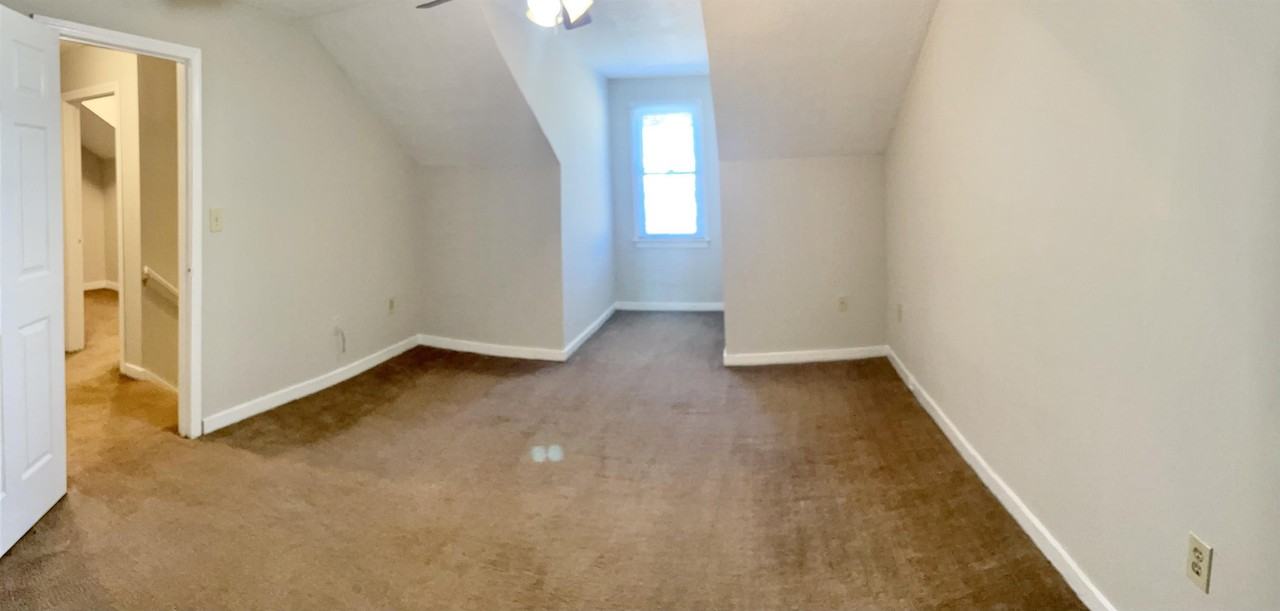 111 Amberwood Dr - Photo 3 of 11