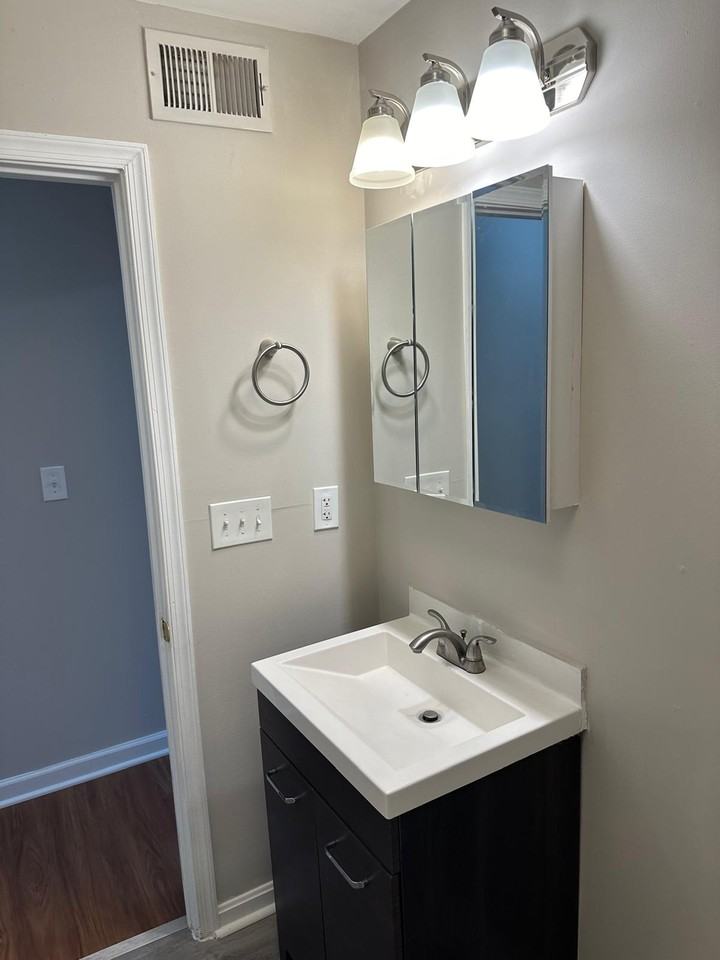 222 N Liberty St #3 - Photo 4 of 23