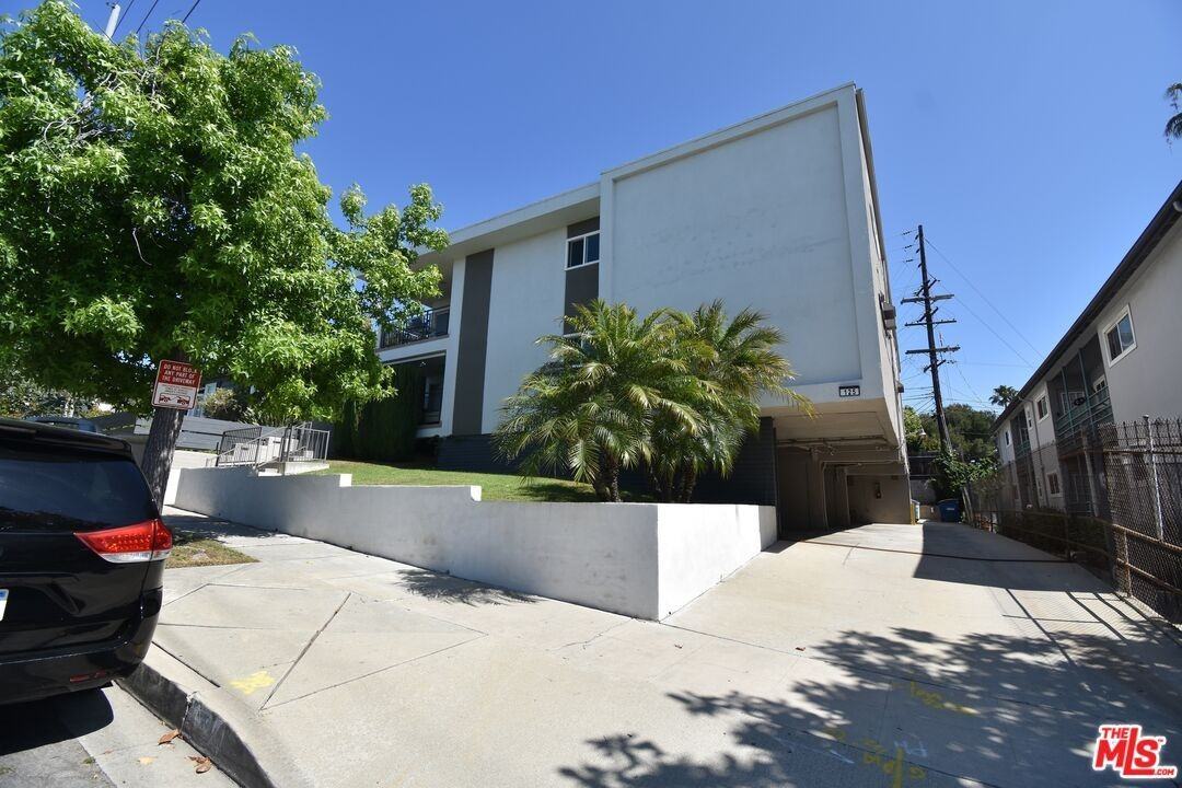 125 W 64th St ##4 - Photo 3 of 9