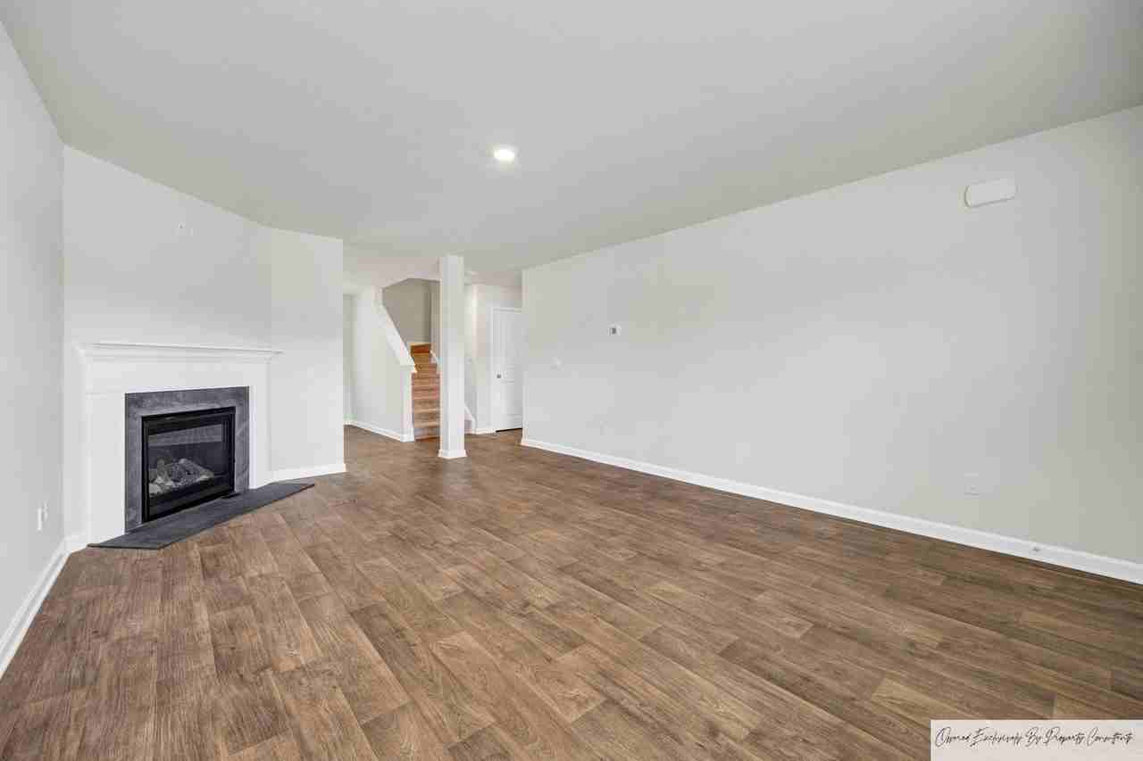 148 Rushton Dr - Photo 4 of 32