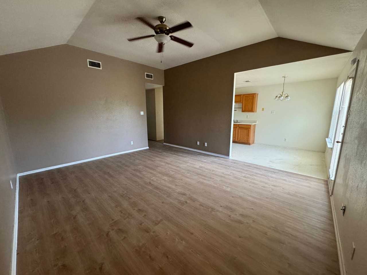 3411 Warfield Dr - Photo 4 of 16