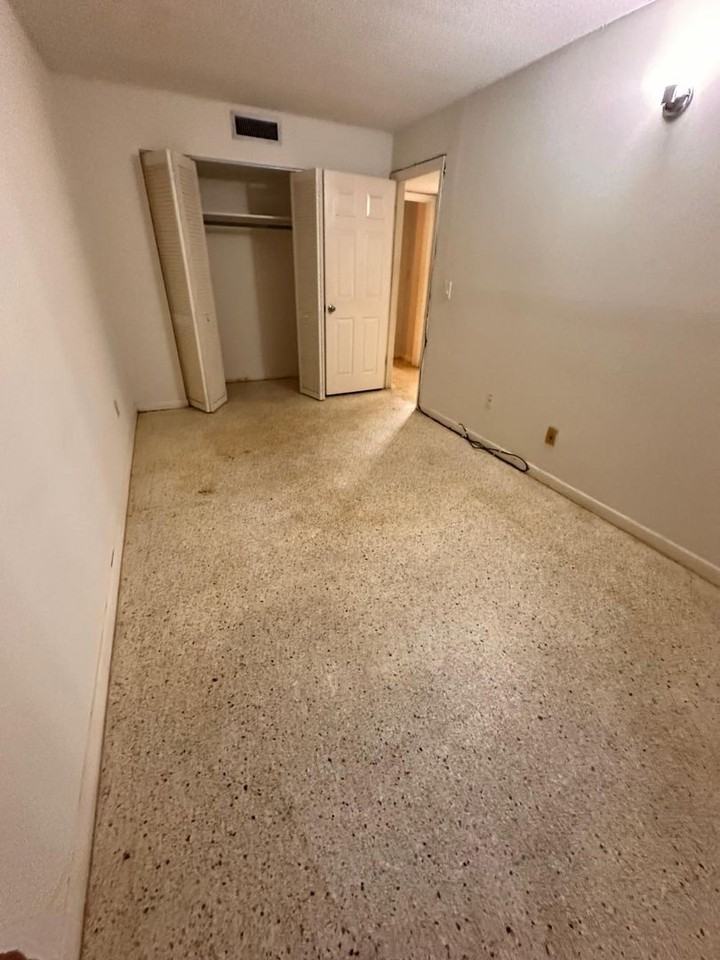 305 E Dakin Ave - Photo 6 of 10