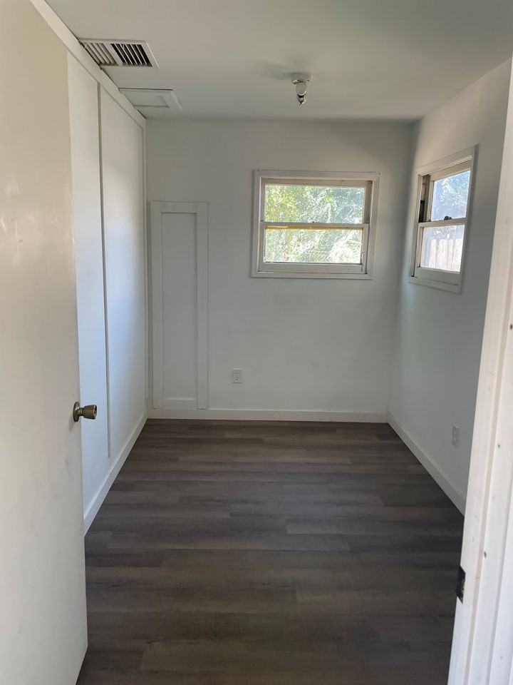 Convenient Living Awaits: Spacious Units Near Essential Amenities and Freeway Access - Photo 6 of 18