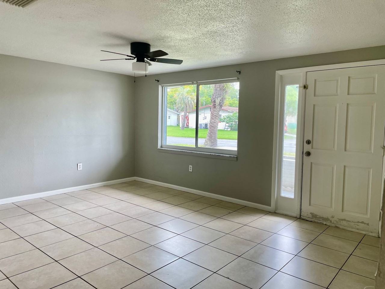 9105 Pegasus Ave - Photo 3 of 14