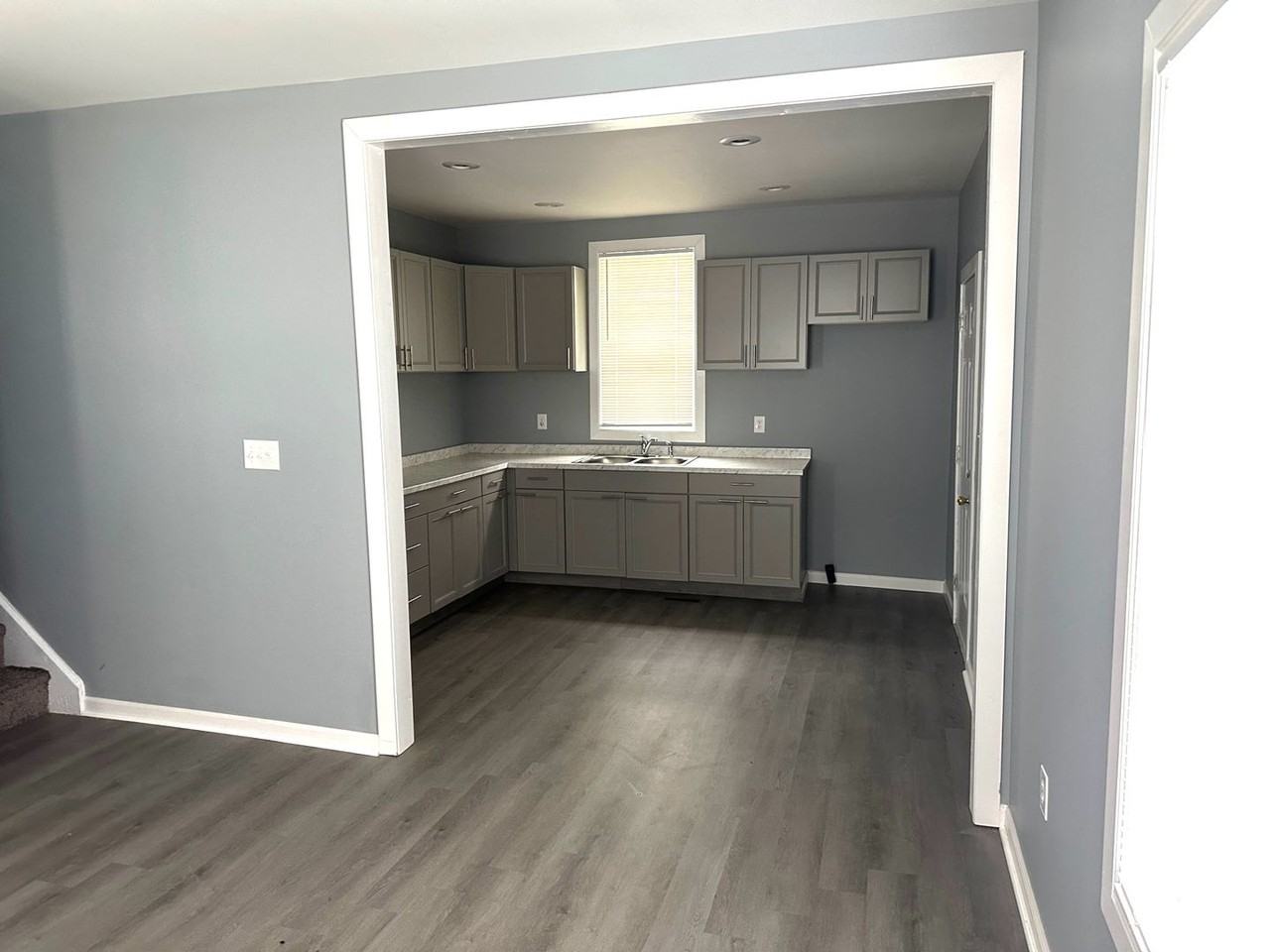 175 Elizabeth St - Photo 3 of 15