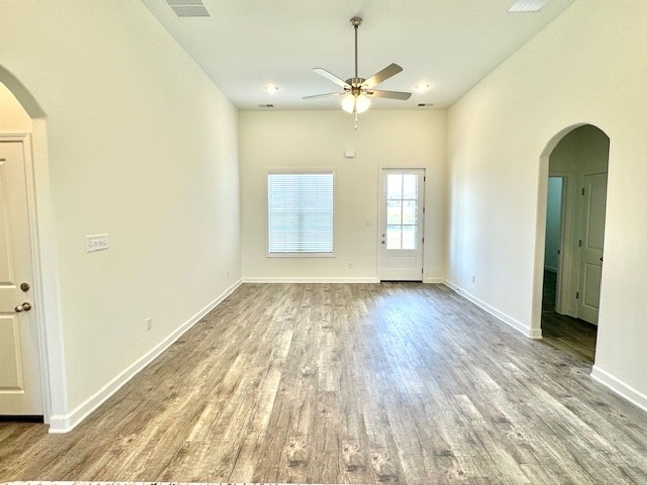 115 Primrose Ln - Photo 2 of 13