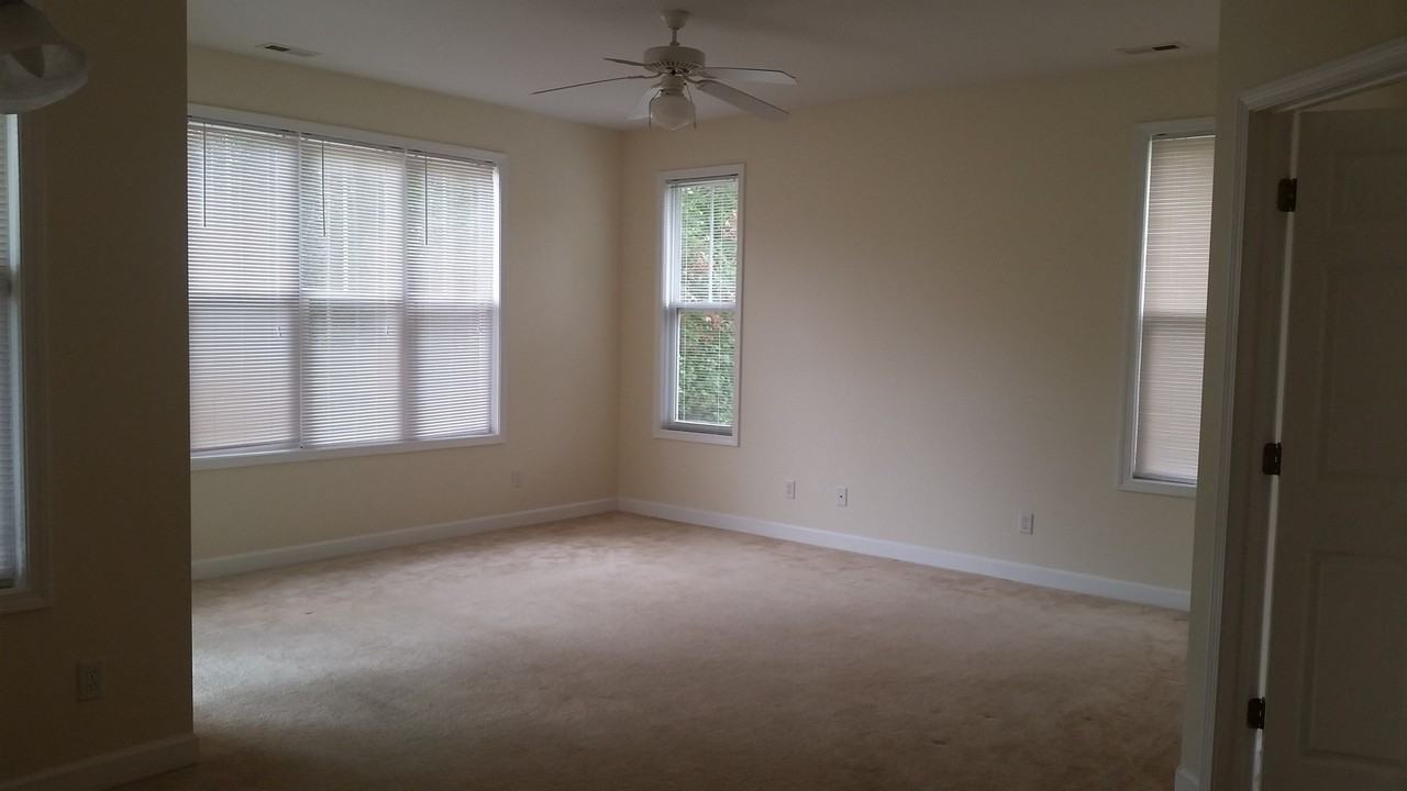 108 Azalea Dr - Photo 4 of 9