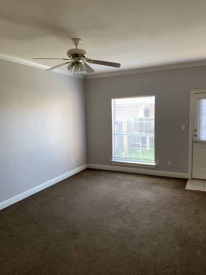 Heritage Oaks Town Homes - Photo 2 of 12