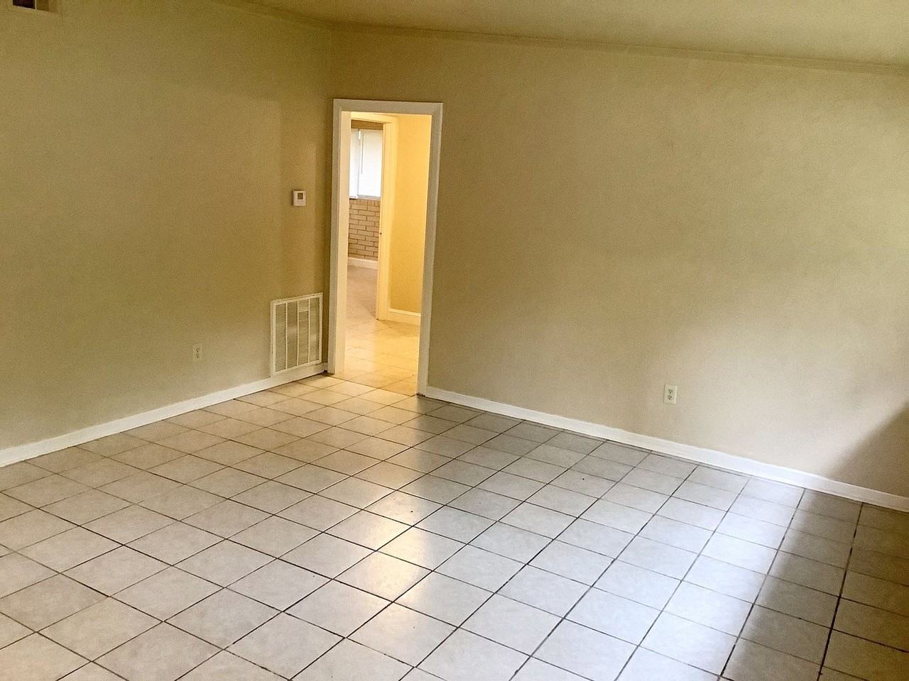 602 Olive St - Photo 2 of 7