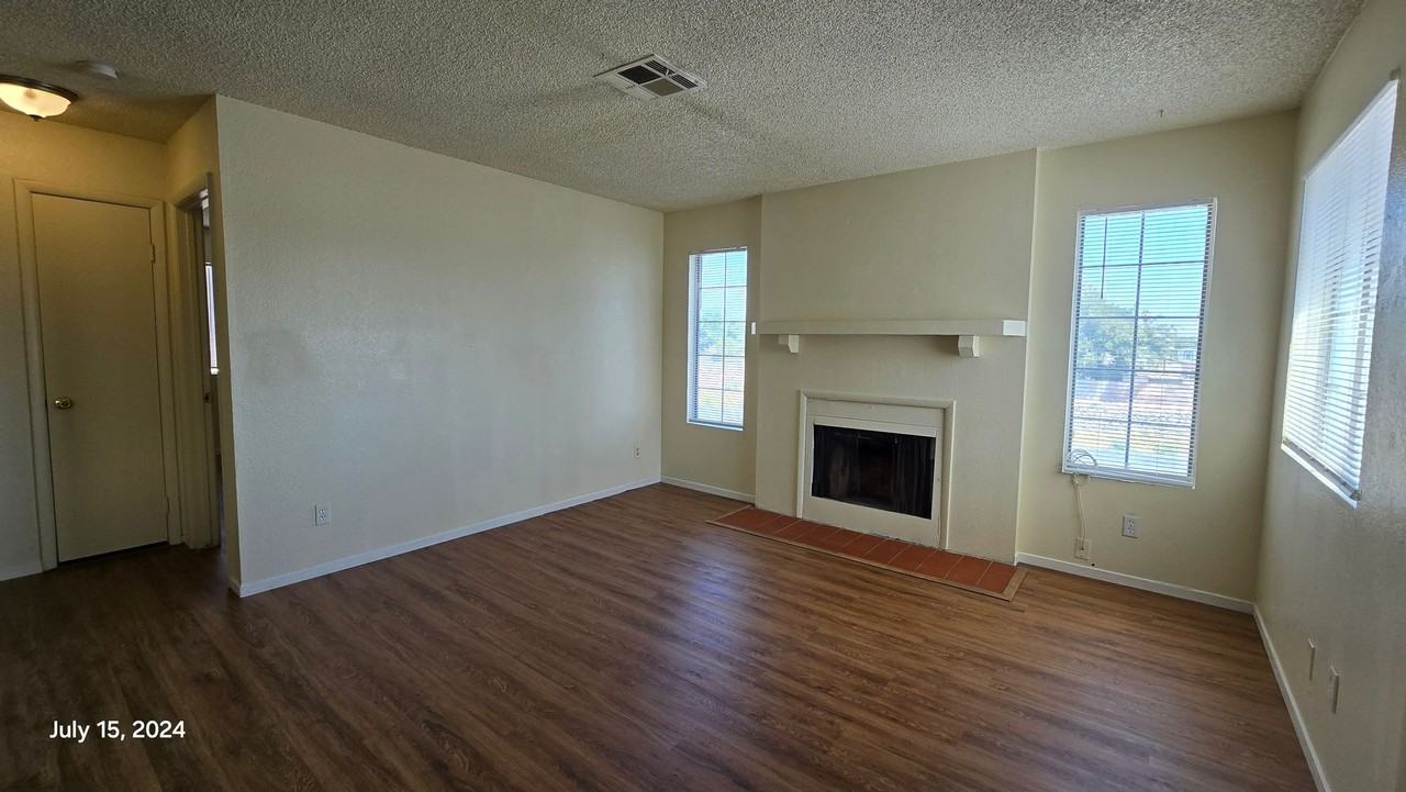 4220 Middlesex Ave - Photo 3 of 23