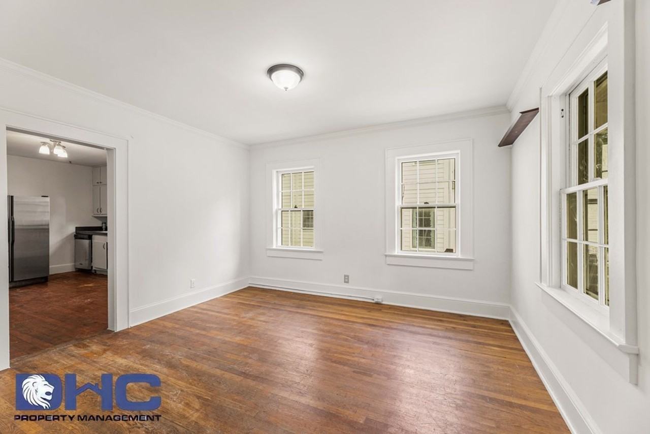 542 Oakdale Rd Ne - Photo 3 of 10
