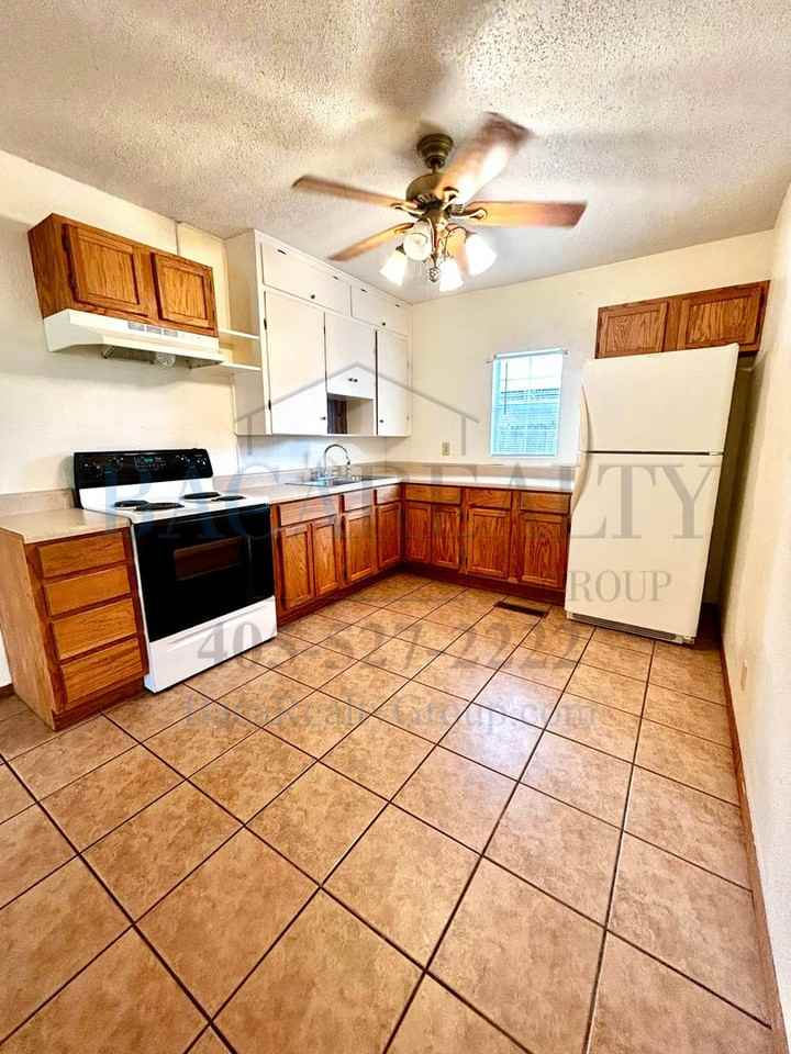 110 E Jenkins St - Photo 4 of 18