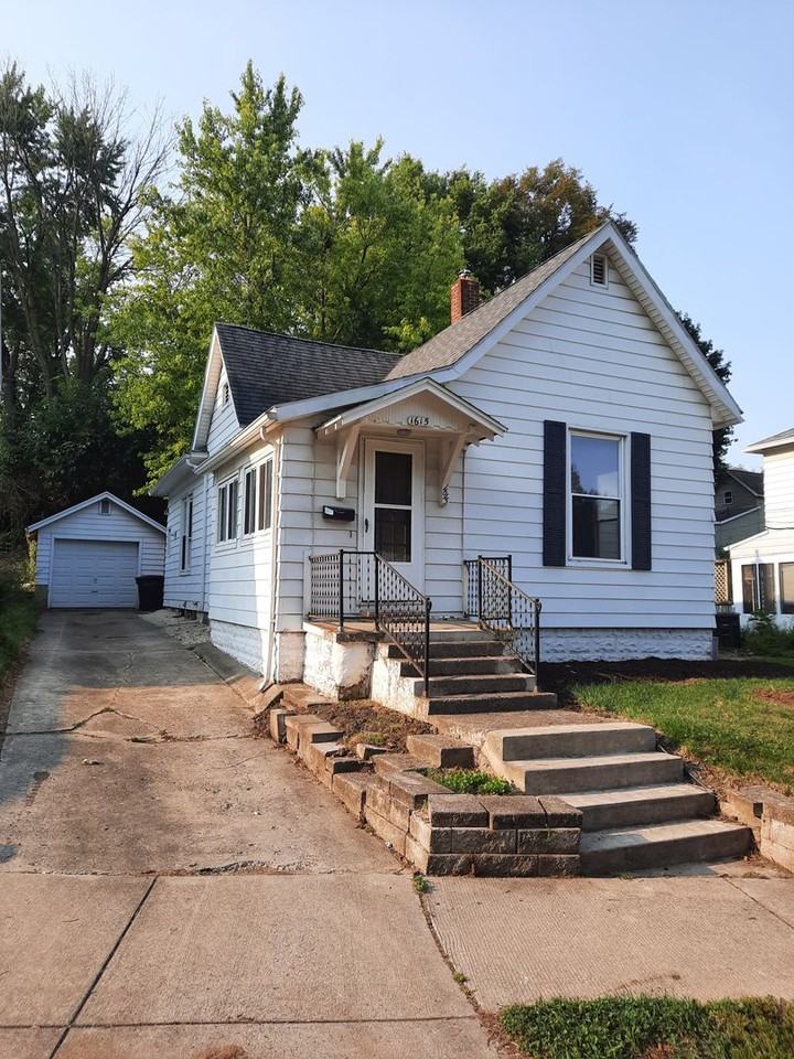 1615 Ferry St - Photo 2 of 32