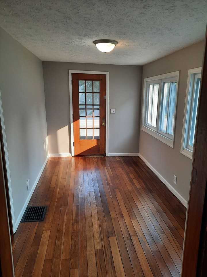 1615 Ferry St - Photo 3 of 32