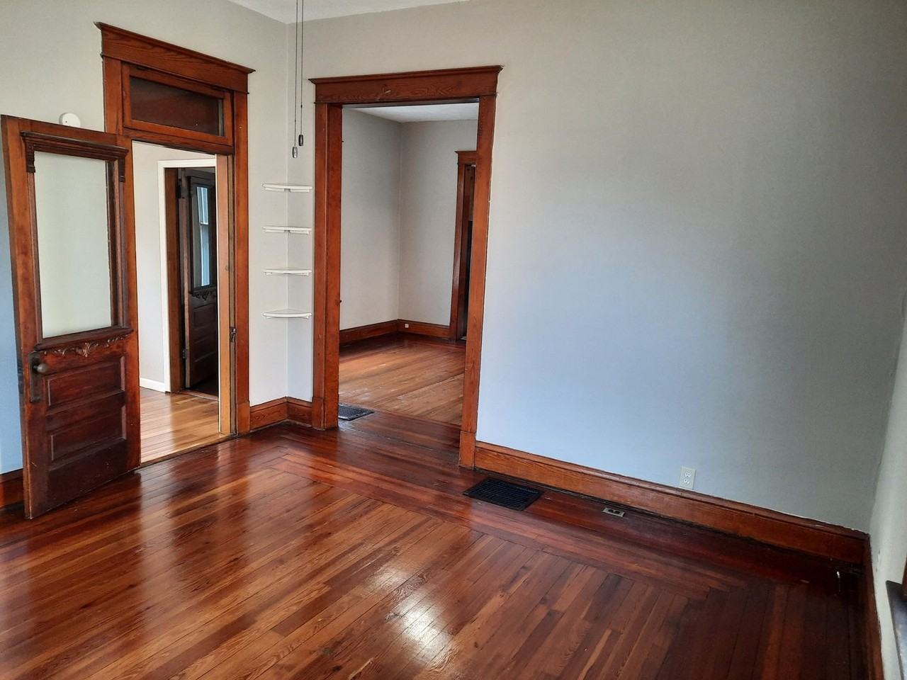 1615 Ferry St - Photo 6 of 32