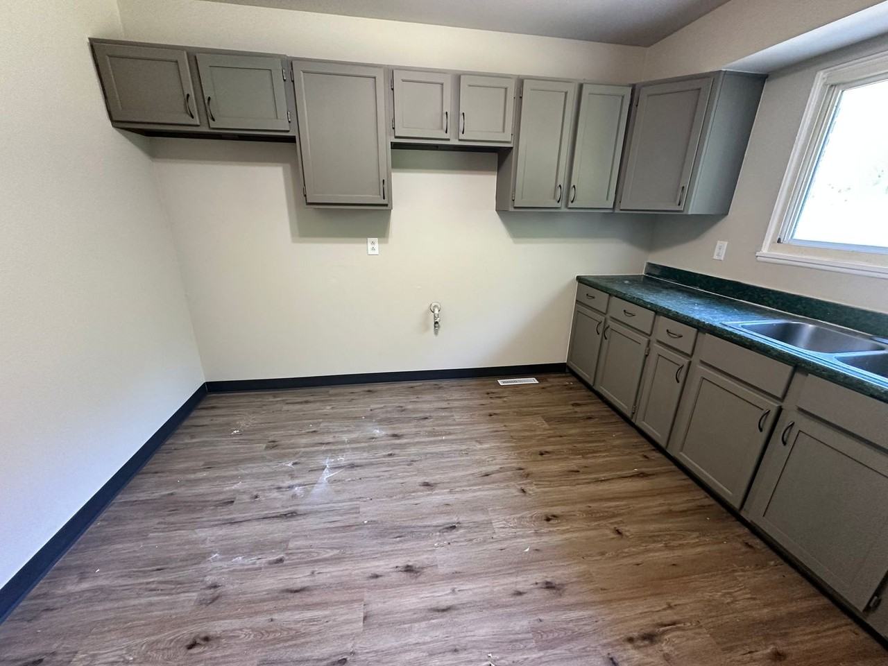 972 Hobart St - Photo 2 of 9