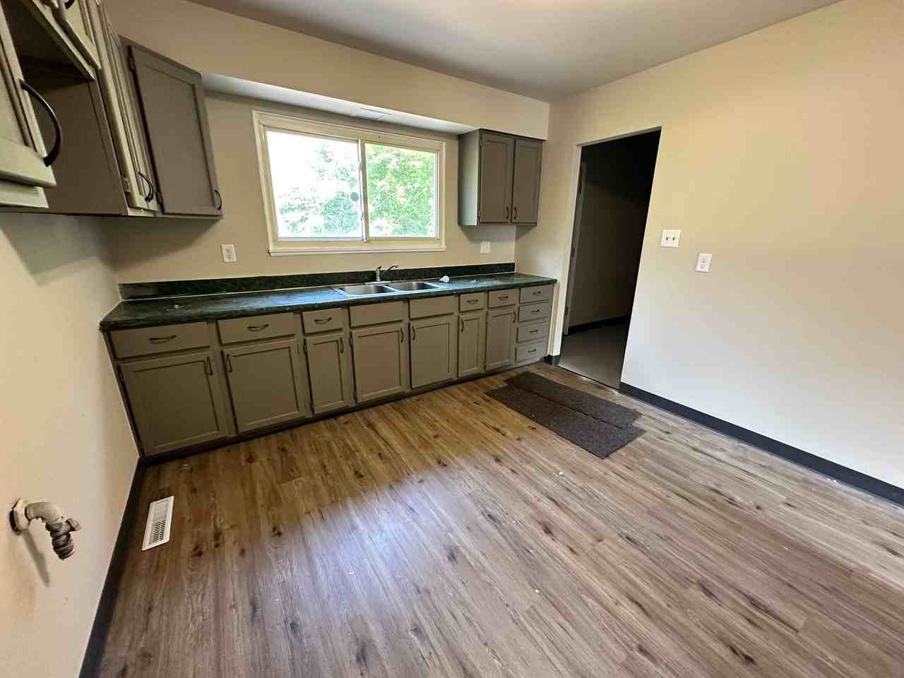 972 Hobart St - Photo 3 of 9
