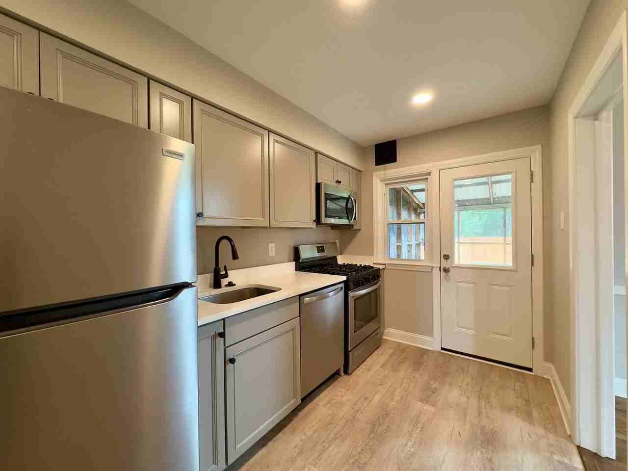 205 Sipple Ave - Photo 6 of 27