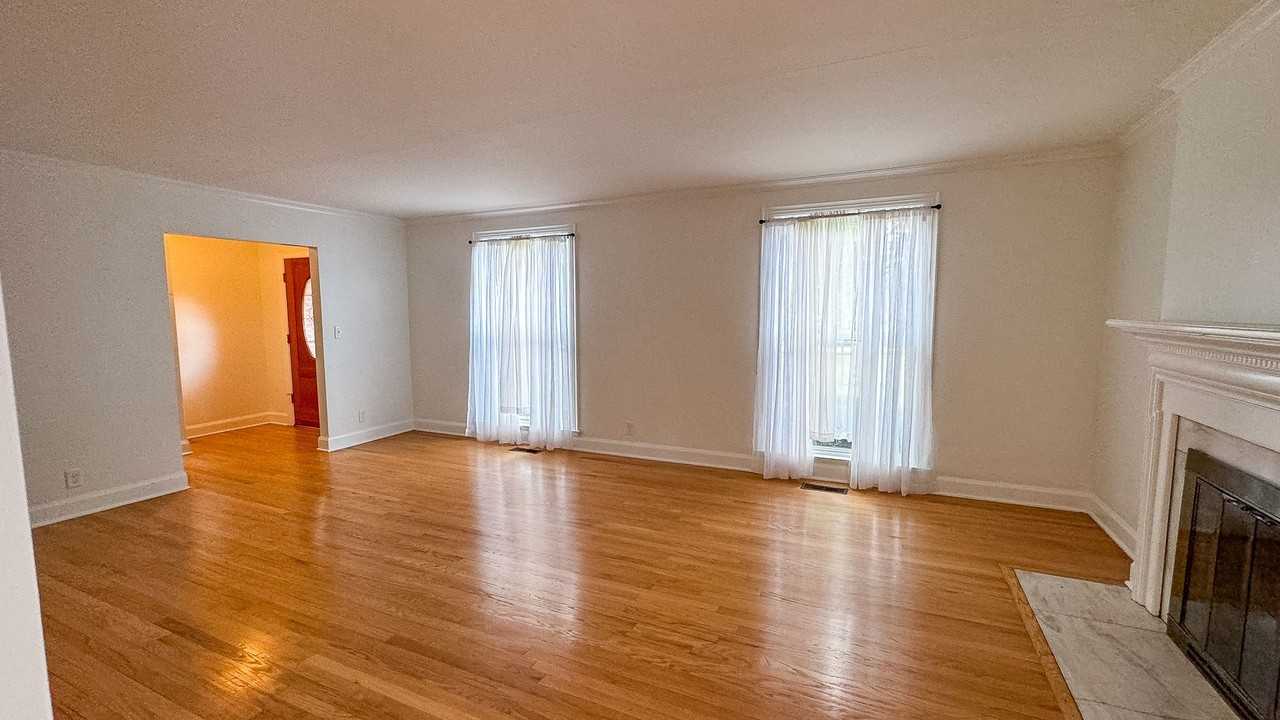 1607 Eastland Ave - Photo 3 of 34