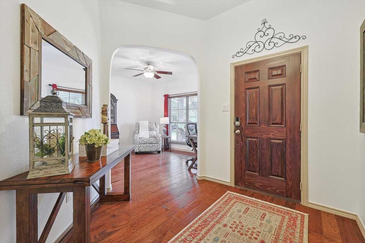 1809 Mcgee Ave - Photo 2 of 34