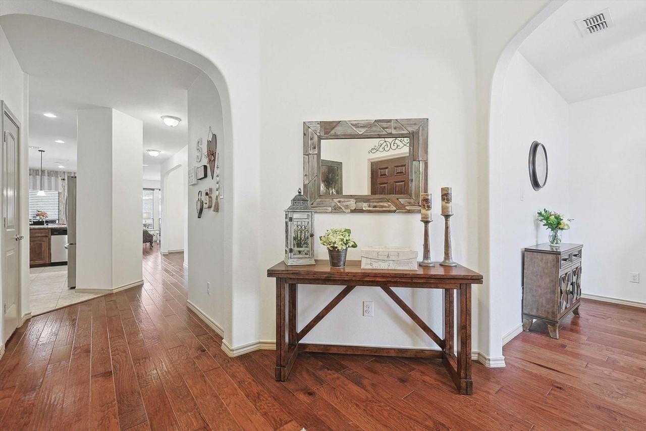 1809 Mcgee Ave - Photo 3 of 34
