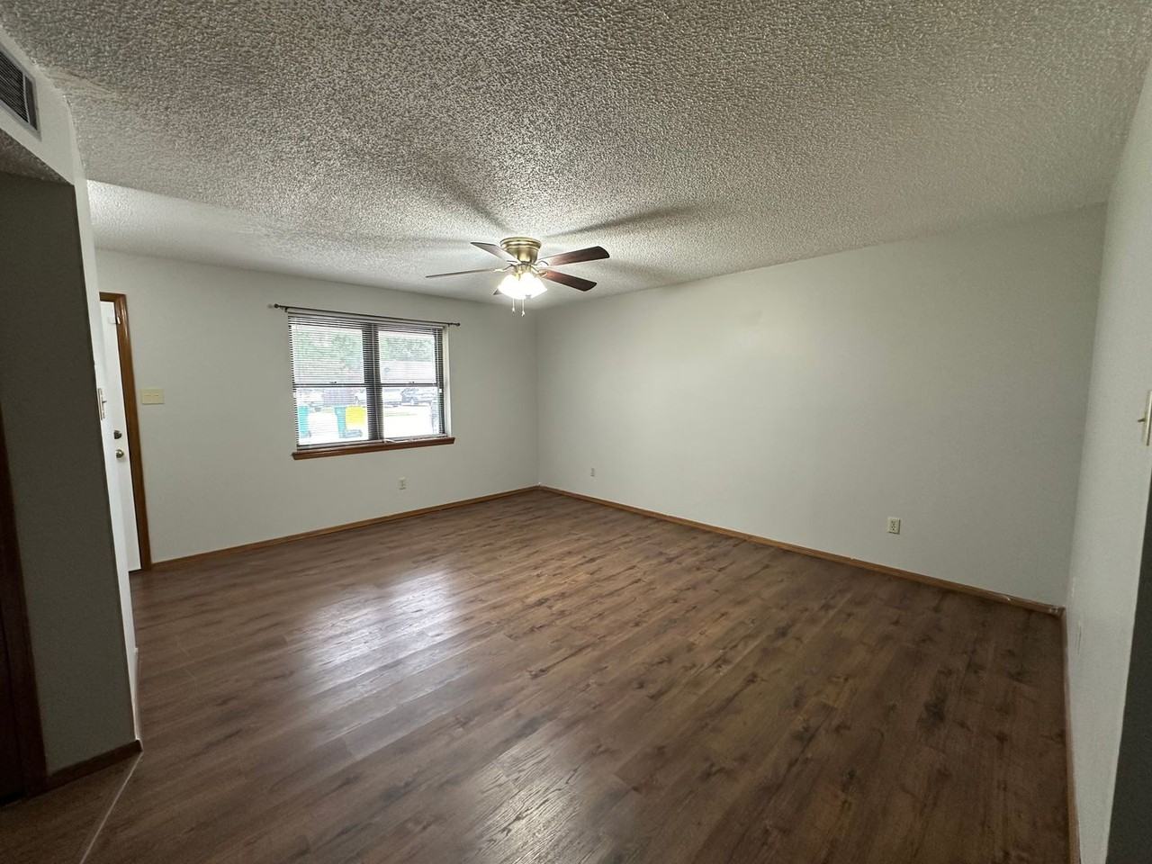 1705 S Tampa Ave - Photo 2 of 10