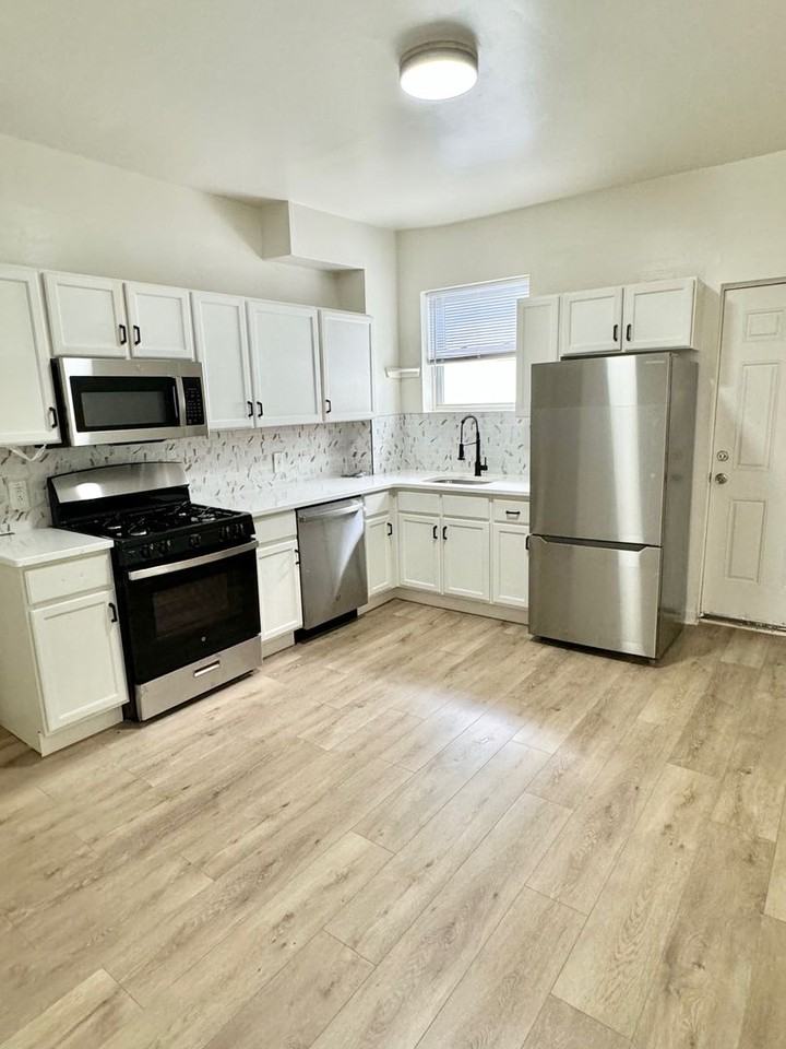 2030 Waterloo St - Photo 2 of 10