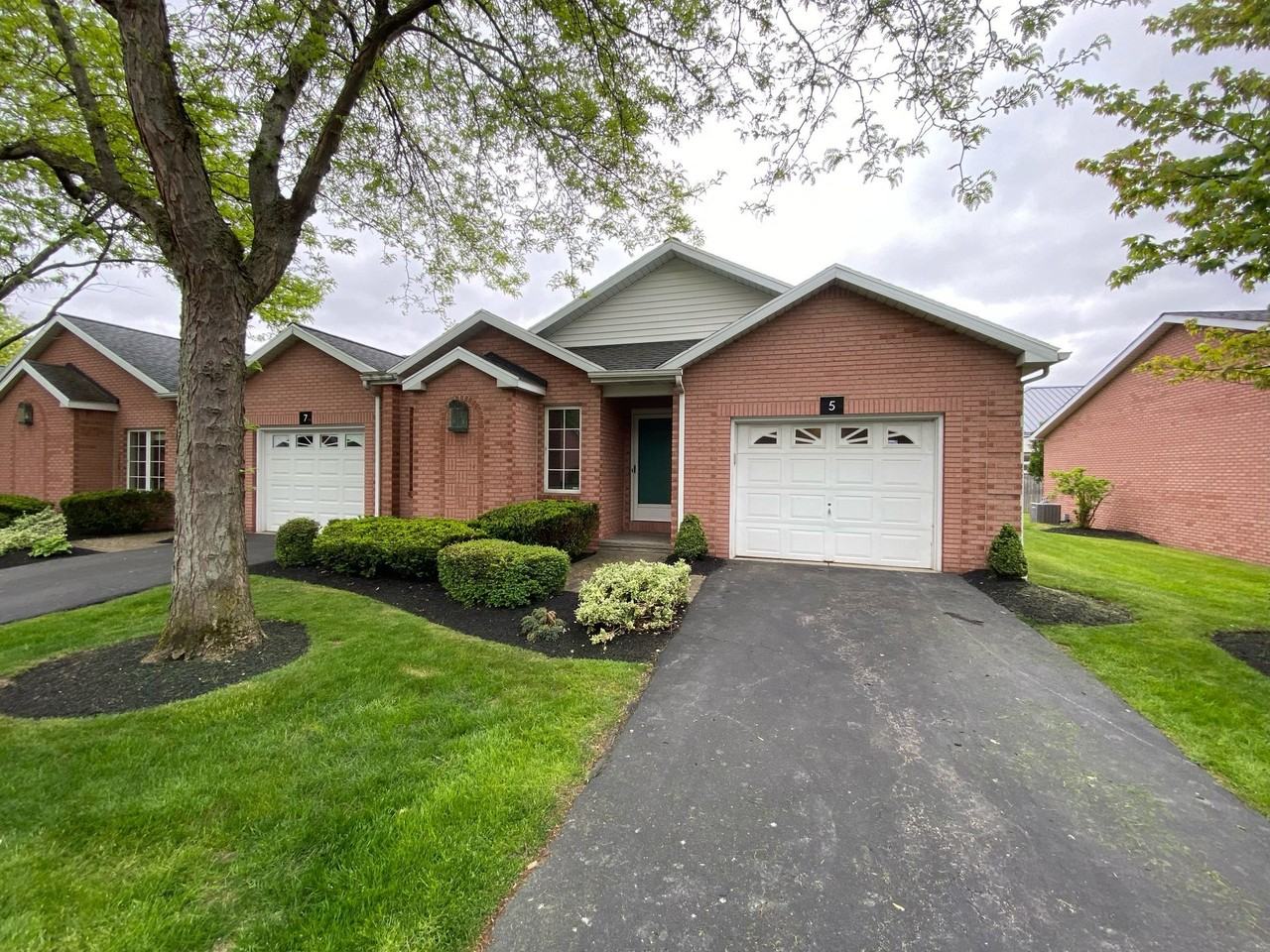 5 Woodpointe Run - Photo 3 of 16