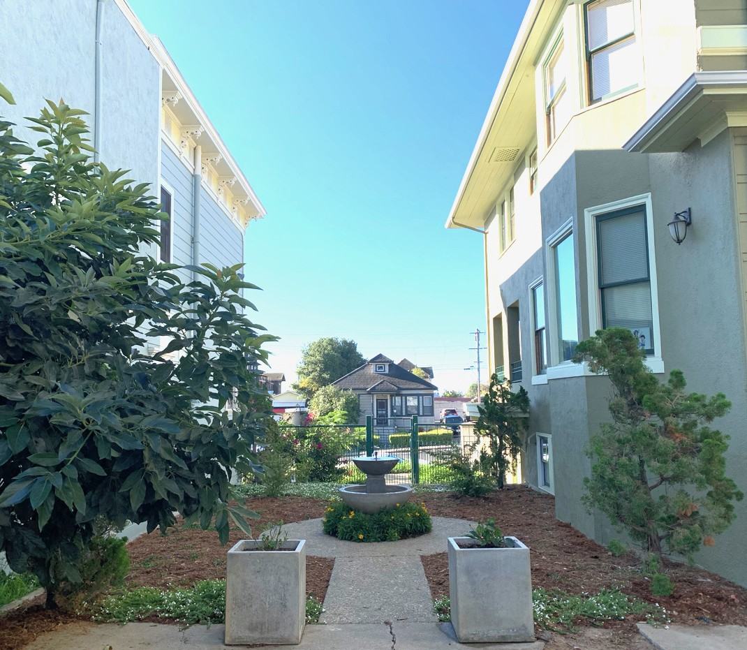 832 Georgia St #B - Photo 4 of 22